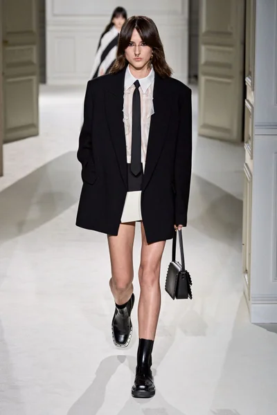 Look 8